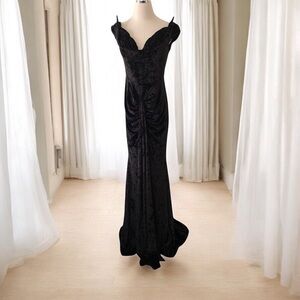 Weasel Wear Oozma Onyx Black Velvet Maxi Gown Off Shoulder Maleficent Size M